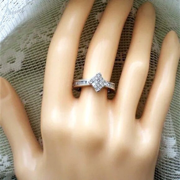 14K White Gold Princess Cut Baguette Diamond Invisible Setting Engagement Ring P
